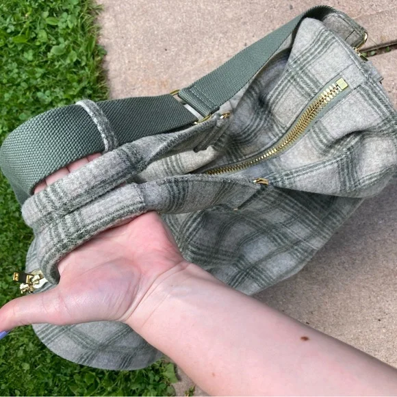 Stoney Clover Lane Wool Plaid Duffle Bag Snowed In Green - Picture 12 of 17